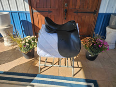 passier dressage saddle demo with patent leather